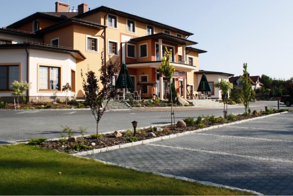 Hotel Ambasada Кробя Экстерьер фото