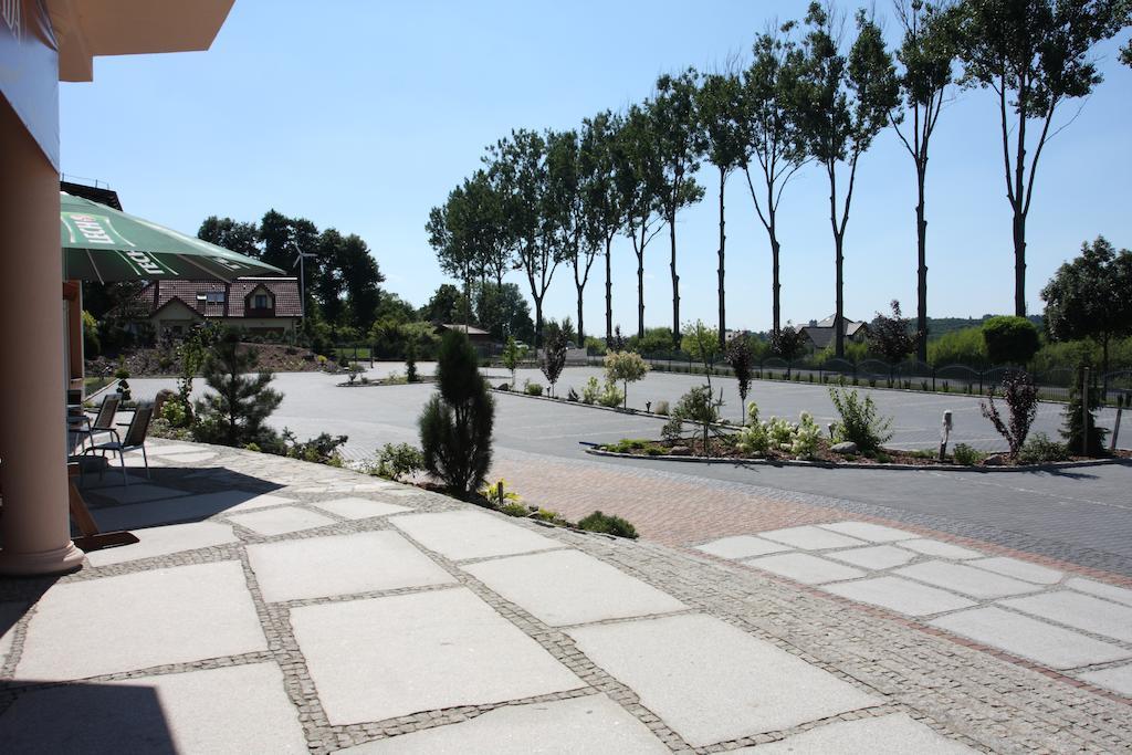 Hotel Ambasada Кробя Экстерьер фото