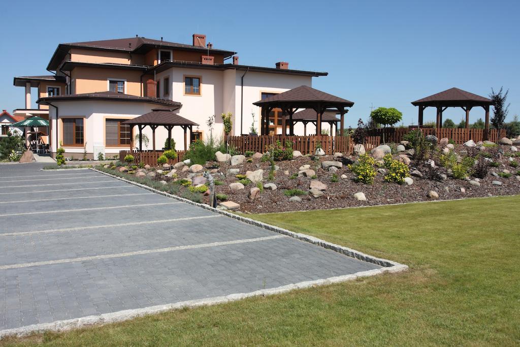 Hotel Ambasada Кробя Экстерьер фото