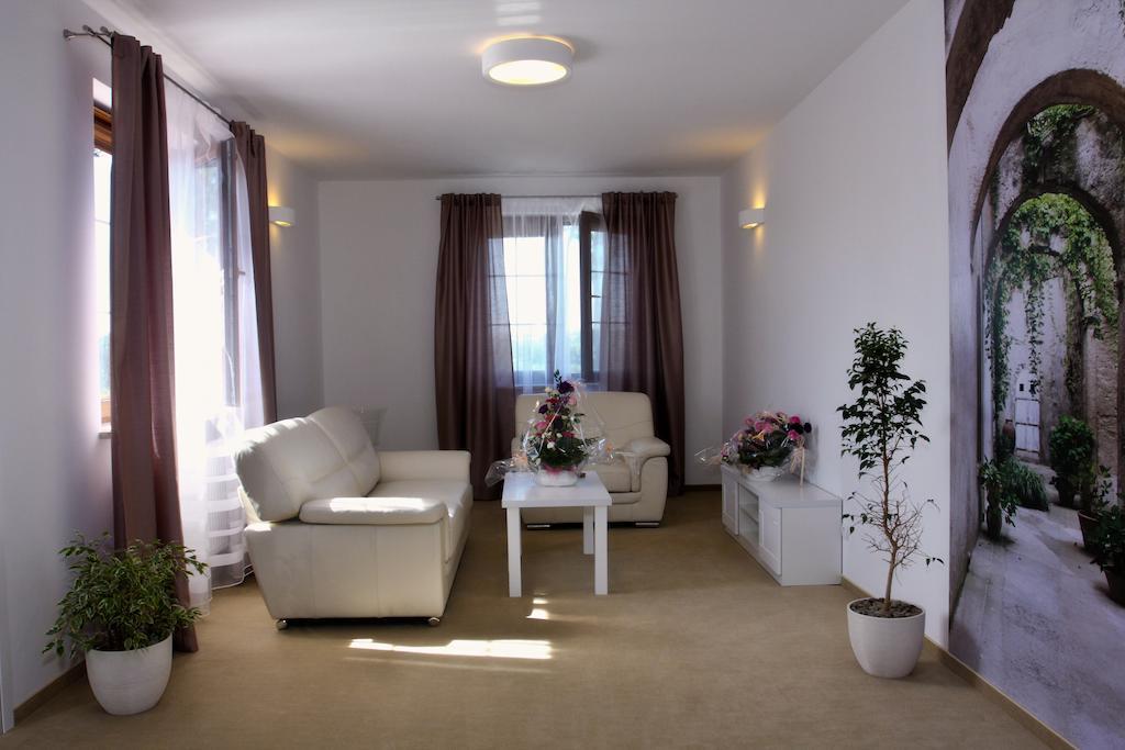 Hotel Ambasada Кробя Номер фото